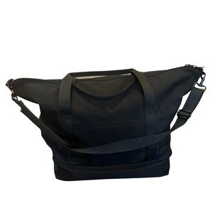 Like New-Lo & Sons Catalina Deluxe Large